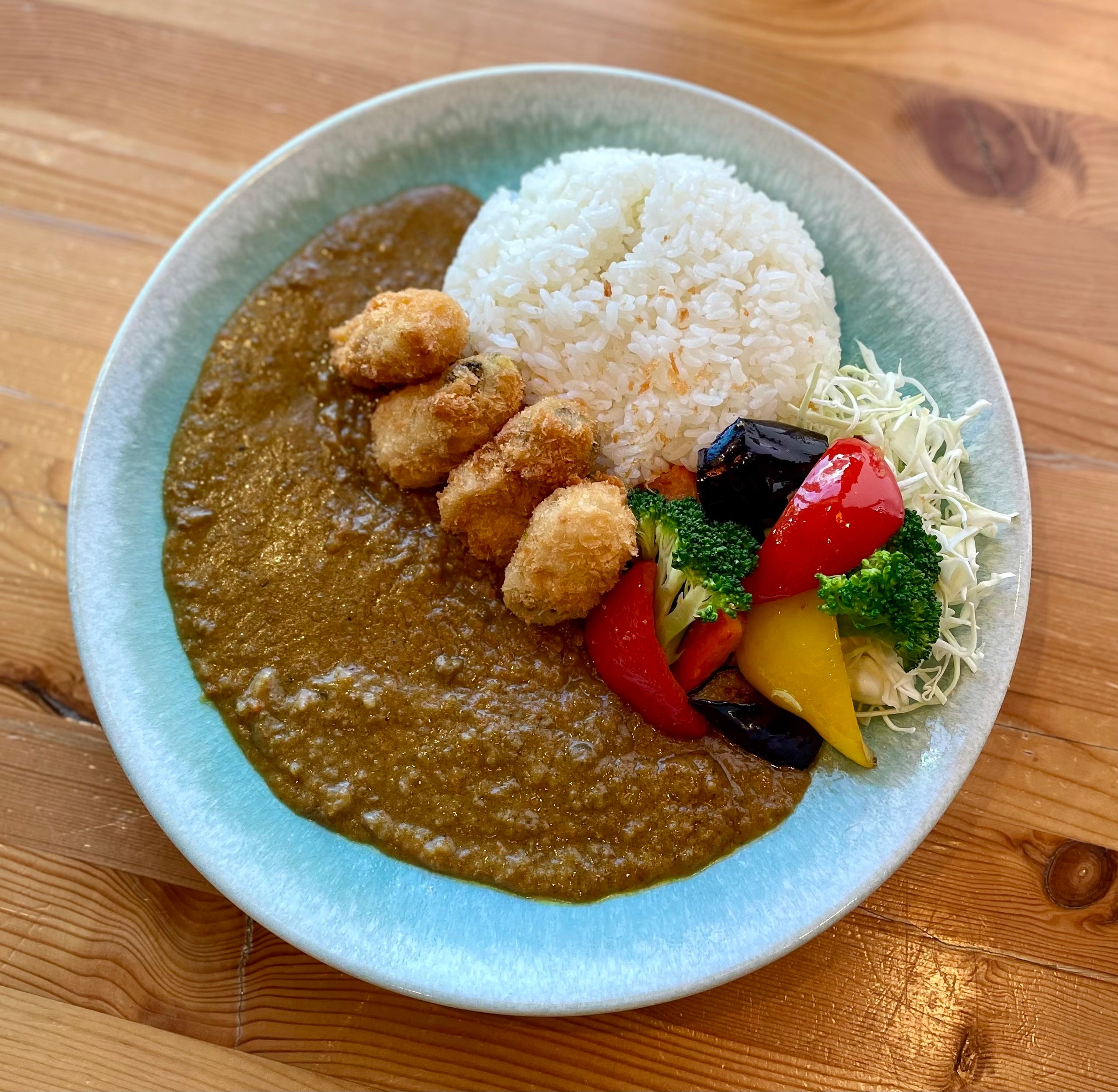 Beef curry with fried oysters